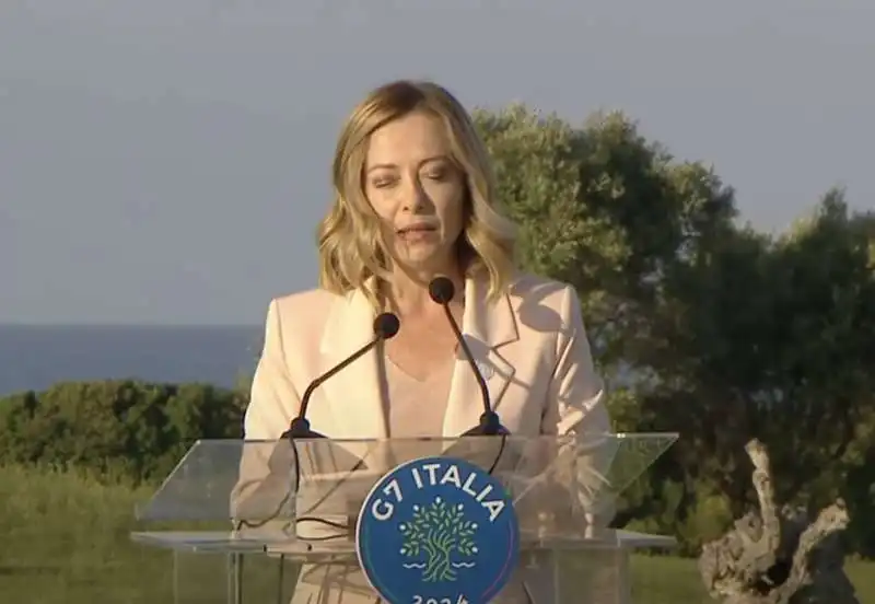 giorgia meloni al g7 di borgo egnazia   8