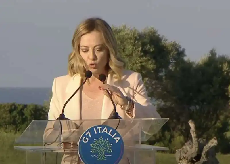 giorgia meloni al g7 di borgo egnazia   9