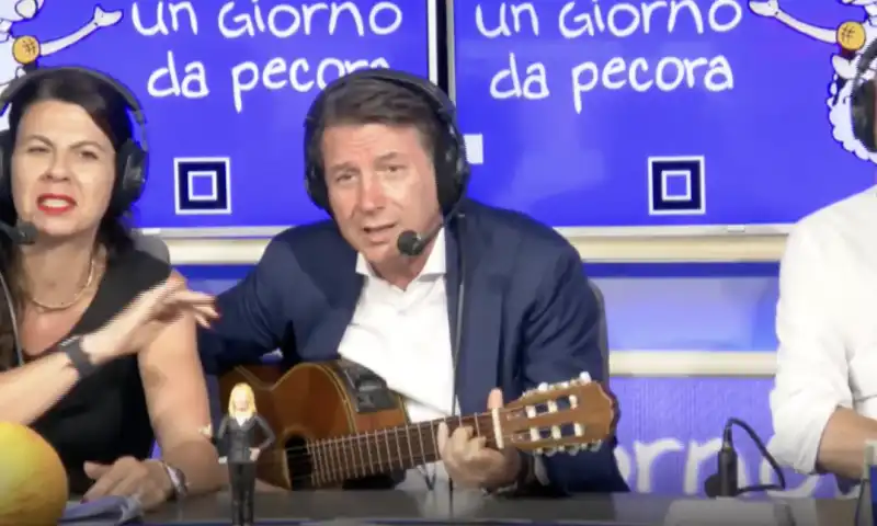 giuseppe conte suona la chitarra   1