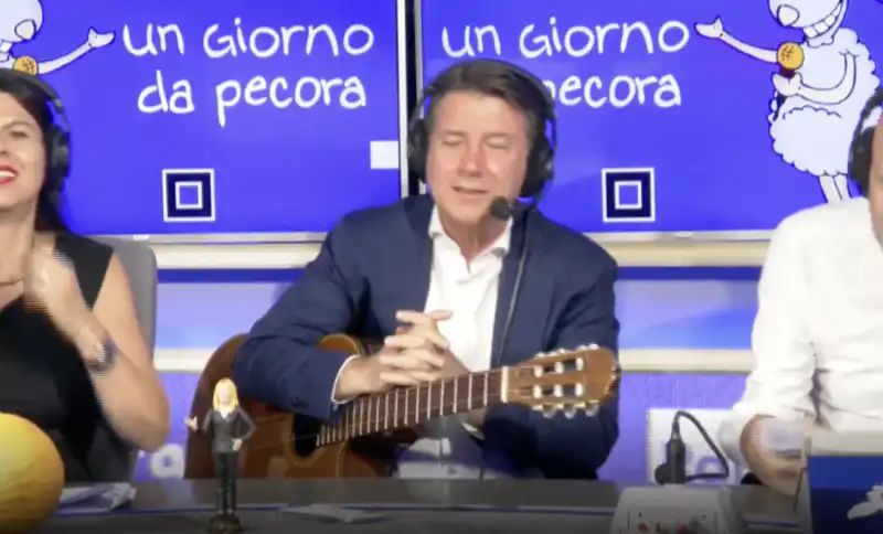 giuseppe conte suona la chitarra   2