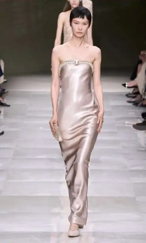 haute couture di armani prive autunno inverno 2024 2025 13