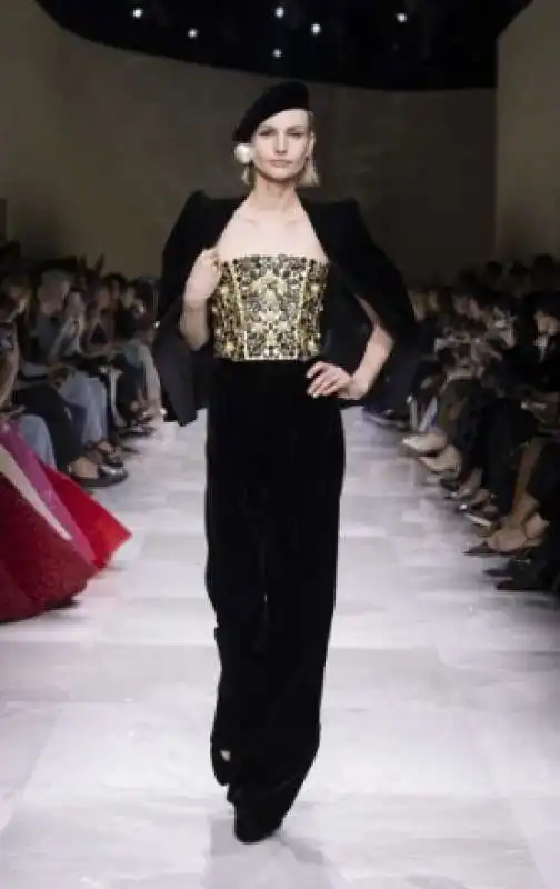 haute couture di armani prive autunno inverno 2024 2025 14