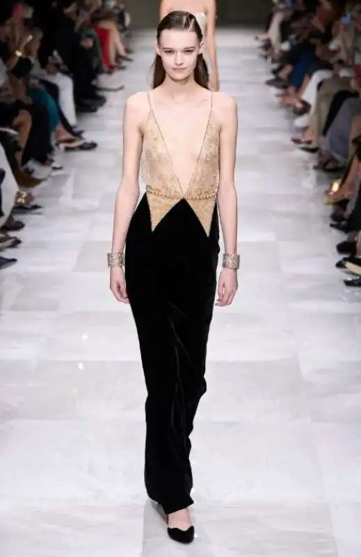 haute couture di armani prive autunno inverno 2024 2025 15