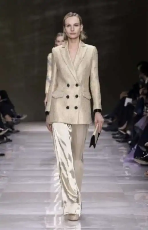 haute couture di armani prive autunno inverno 2024 2025 5