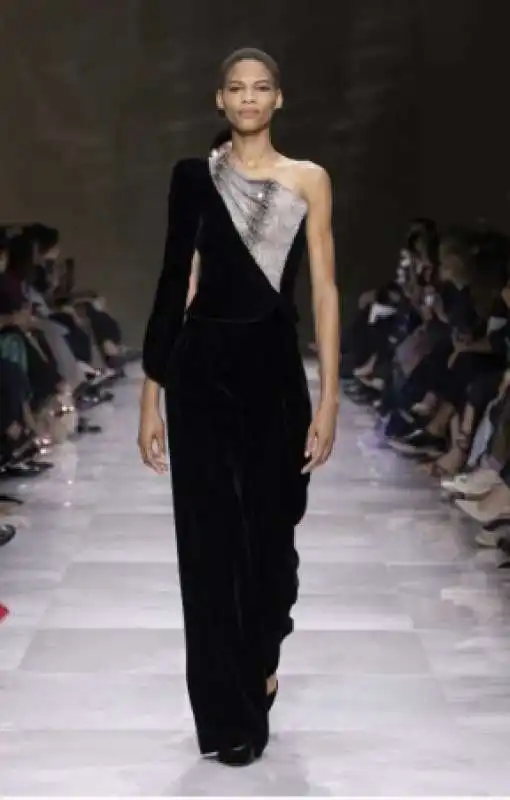 haute couture di armani prive autunno inverno 2024 2025 7