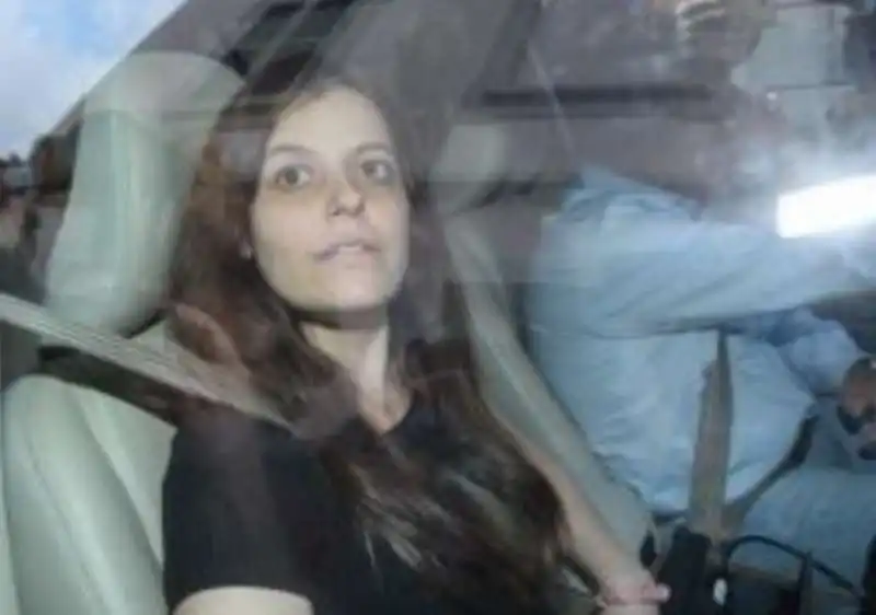 ILARIA SALIS IN AUTO 