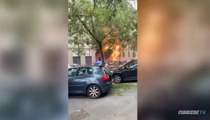 incendio in via fra galgario a milano   5