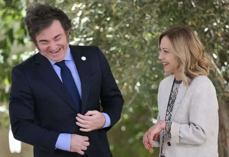 javier milei   giorgia meloni     g7 borgo egnazia 