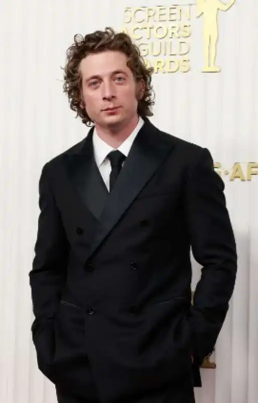 jeremy allen white 2