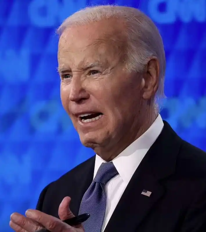 joe biden durante il dibattito con trump alla cnn 