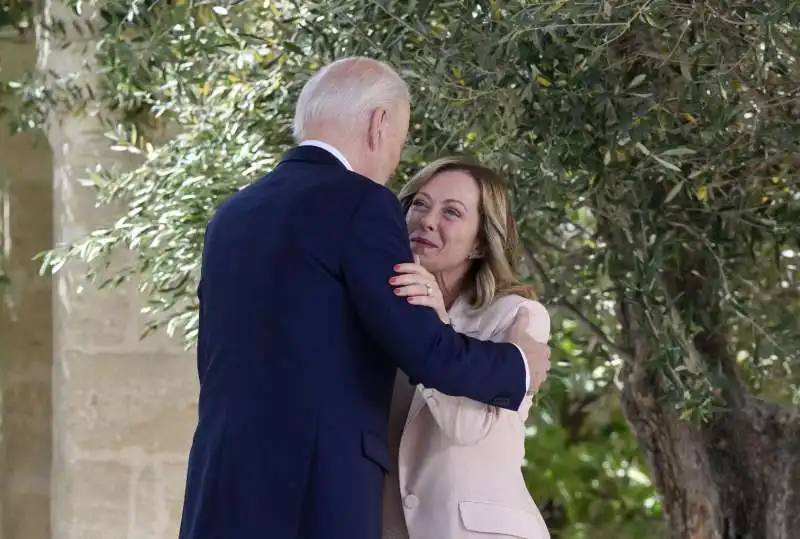 joe biden   giorgia meloni    g7 borgo egnazia 