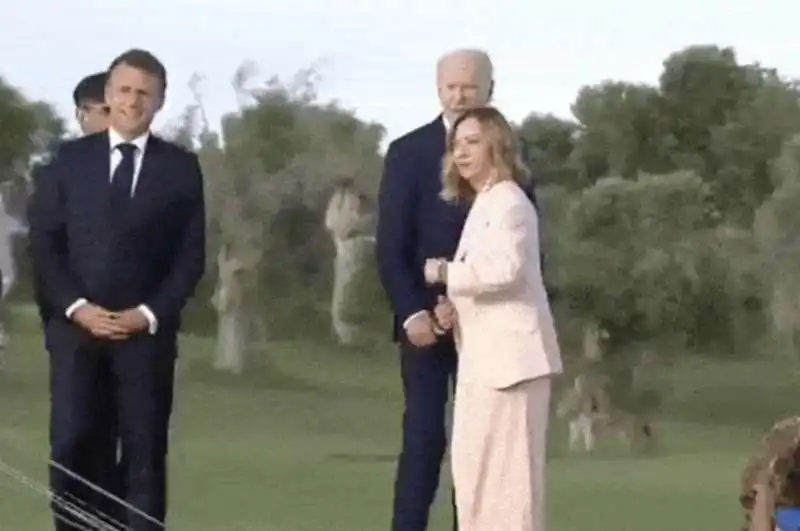 joe biden spaesato al g7   5