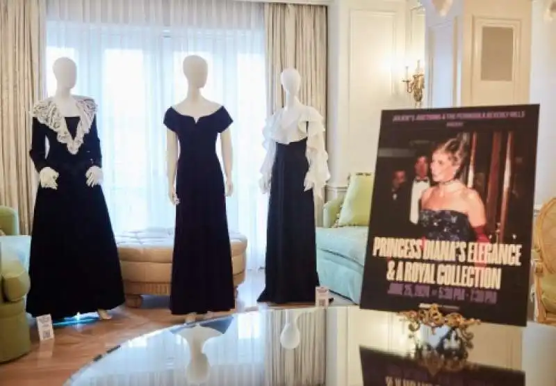 lady diana - vestiti all asta da Juliens Auctions 