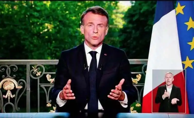 MACRON SCIOGLIE IL PARLAMENTO