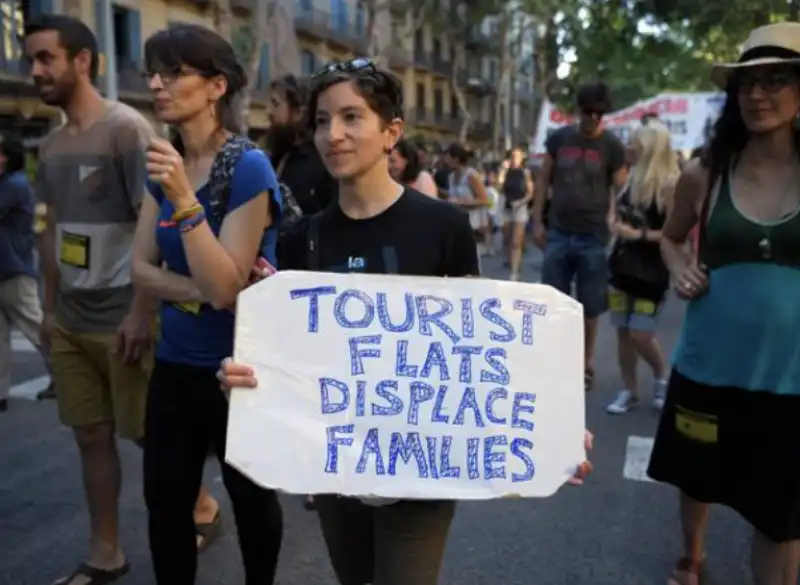 manifestazione contro i turisti a barcellona 2