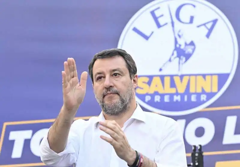   matteo salvini   comizio a piazza santi apostoli   roma 