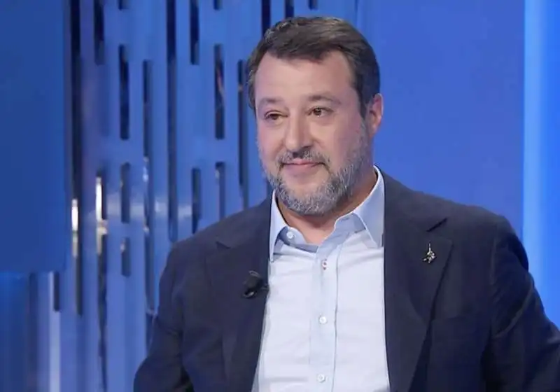 matteo salvini con l orzaiolo a otto e mezzo   5