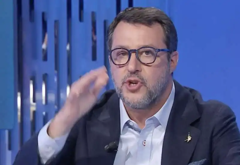 matteo salvini con l orzaiolo a otto e mezzo   7