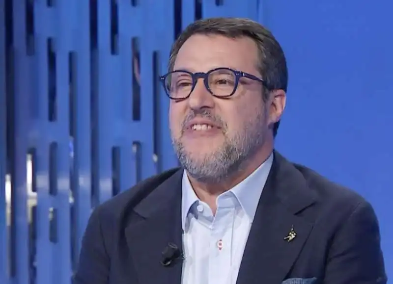 matteo salvini con l orzaiolo a otto e mezzo   9