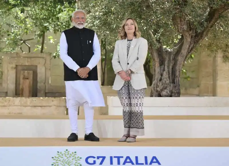  narendra modi   giorgia meloni    g7 borgo egnazia 