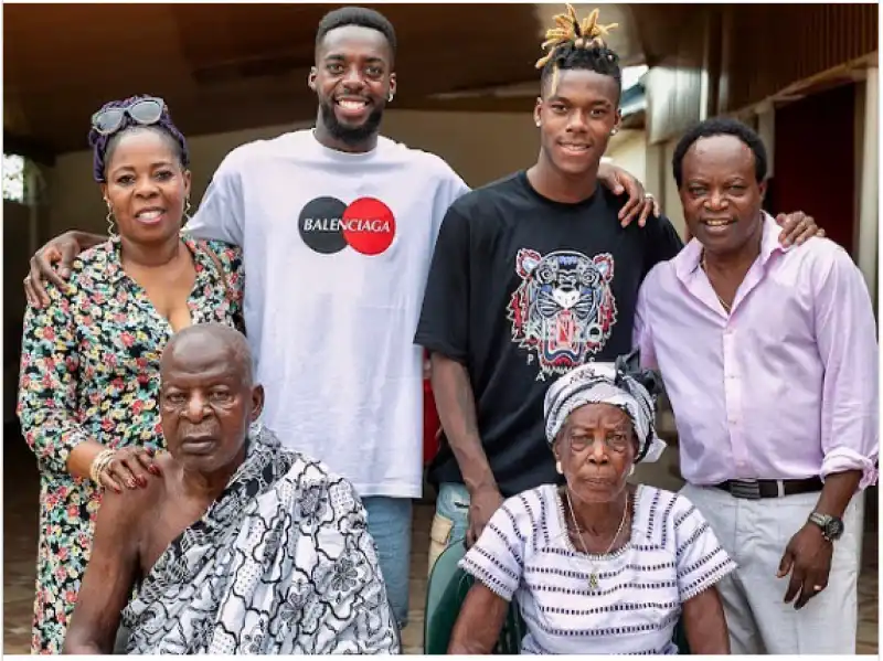 nico e inaki williams e la loro famiglia