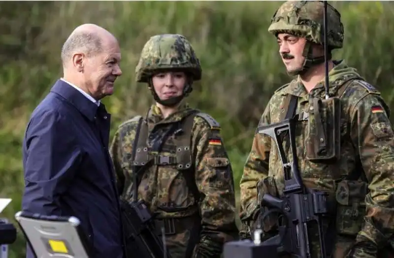 OLAF SCHOLZ - ESERCITO TEDESCO