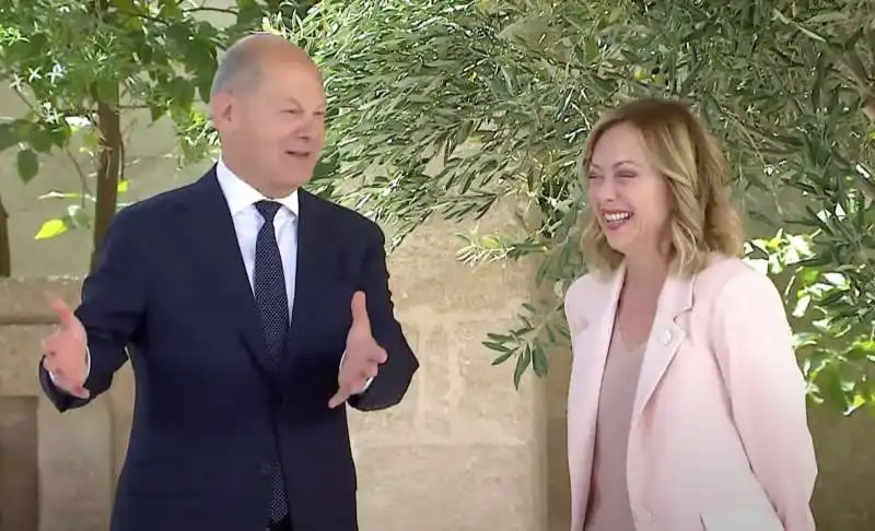    olaf scholz   giorgia meloni.       g7 borgo egnazia   