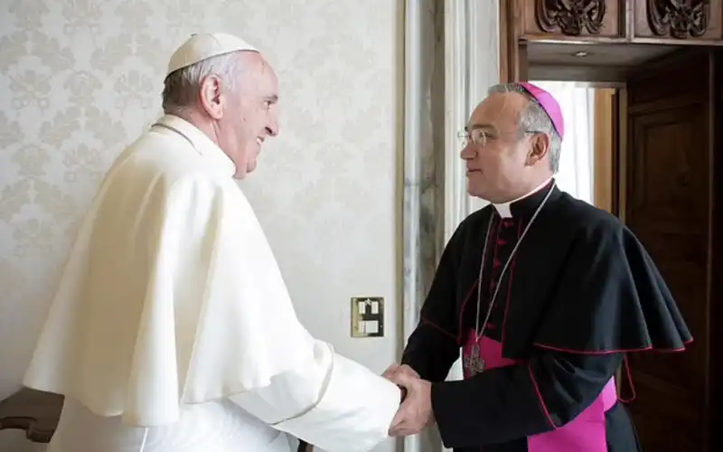 papa francesco e  l arcivescovo Edgar Pena Parra