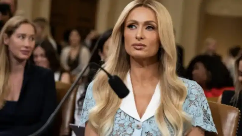 paris hilton parla al congresso di assistenza all infanzia 10