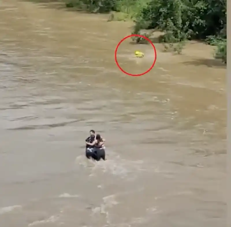 pompiere prova a salvare i ragazzi sul fiume natisone   1