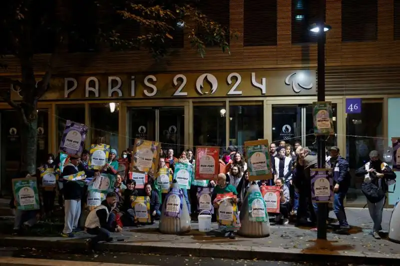 PROTESTE CONTRO LO SGOMBERO DEI SENZATETTO A PARIGI 