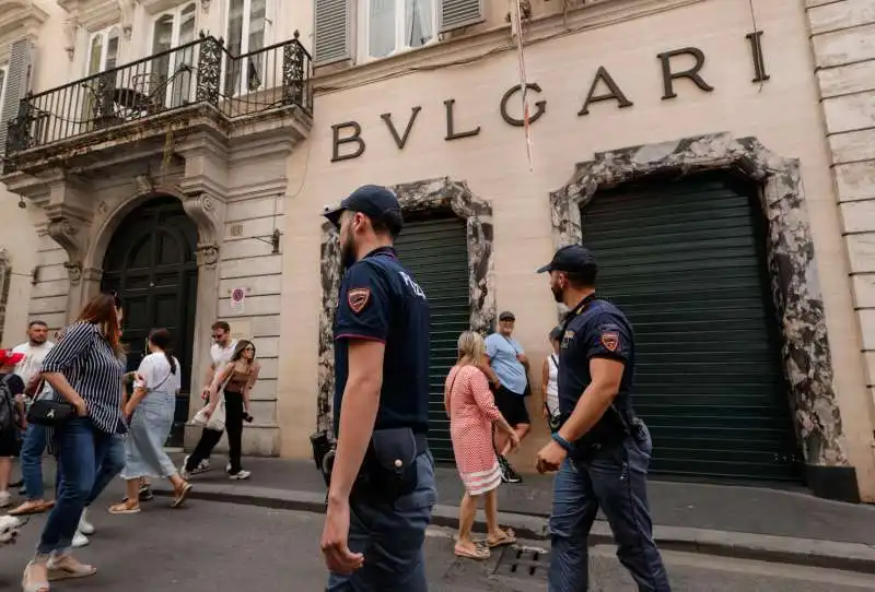 rapina a bulgari a roma   2