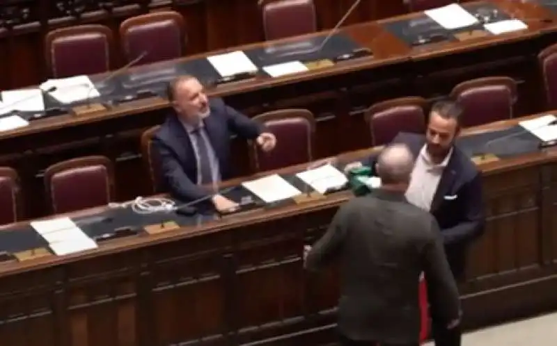 rissa alla camera igor iezzi aggredisce leonardo donno  1