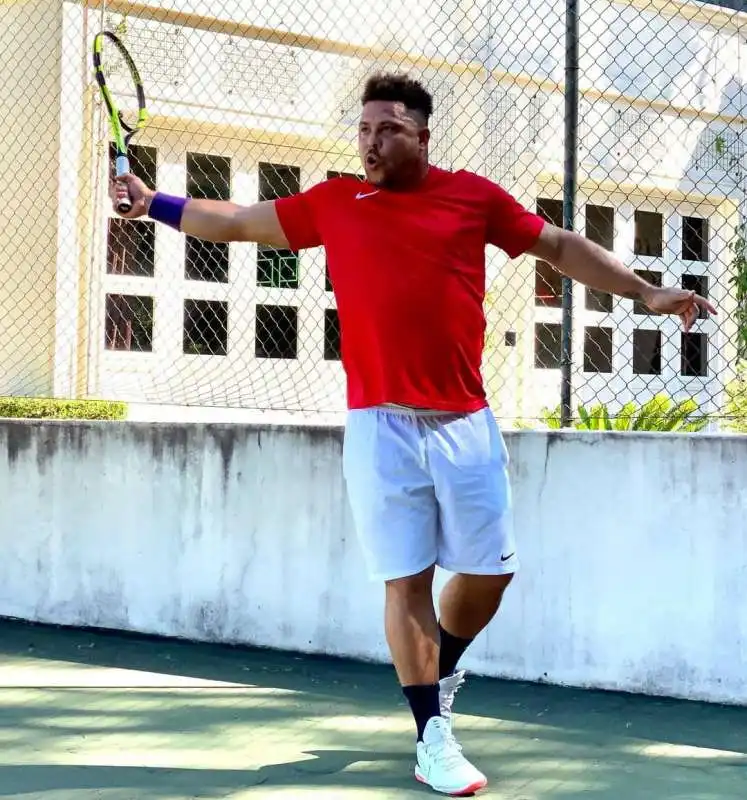 RONALDO GIOCA A TENNIS