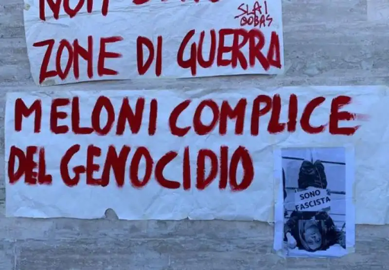 scritte contro giorgia meloni al corteo no g7 di fasano 