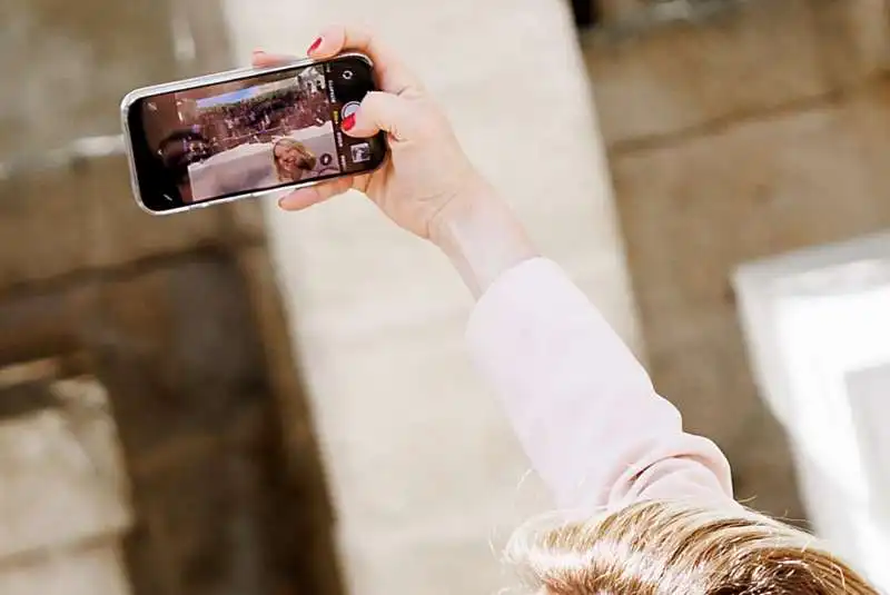 selfie  di giorgia meloni al g7 di borgo egnazia   puglia  