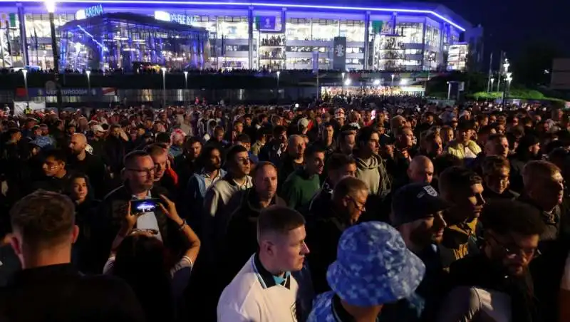 tifosi fuori dallo stadio a euro2024. 2