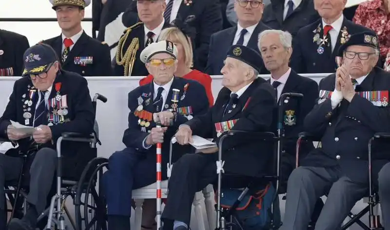     veterani dello sbarco in normandia   80 anni del d day   ver sur mer  