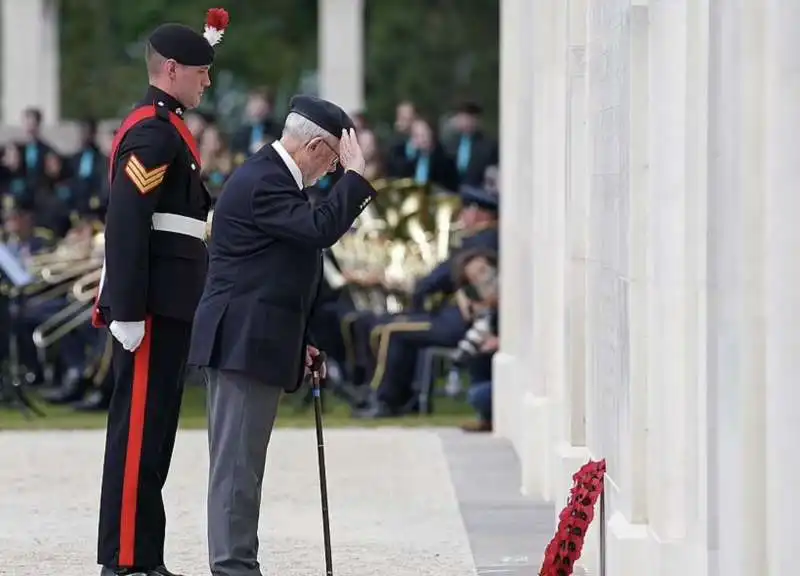 veterano dello sbarco in normandia   80 anni del d day   ver sur mer  