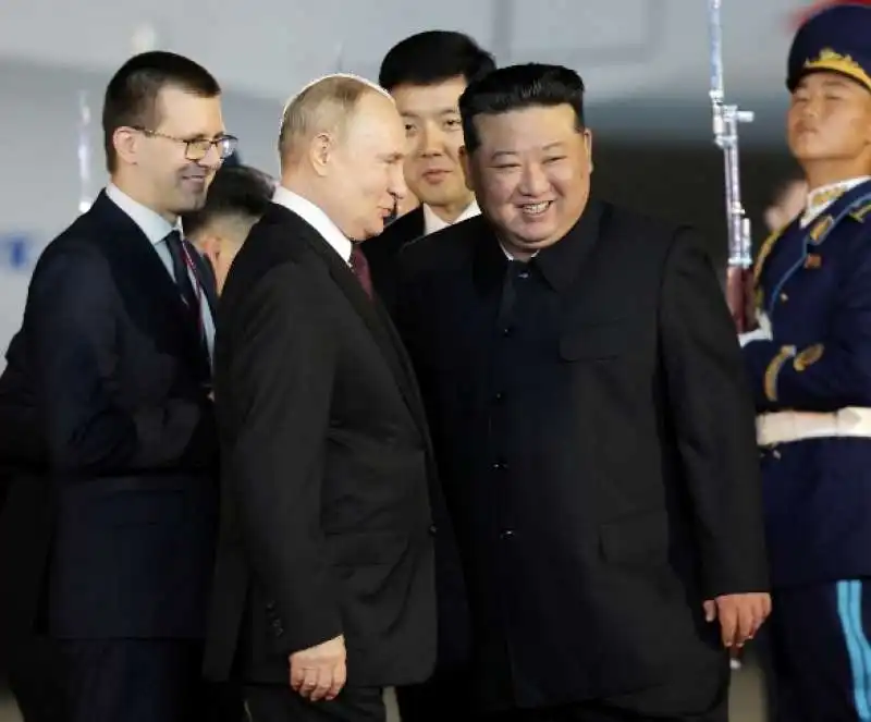 vladimir putin e kim jong un a pyongyang 