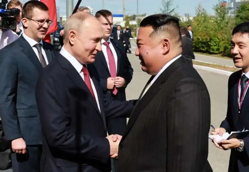 vladimir putin e kim jong un a pyongyang 