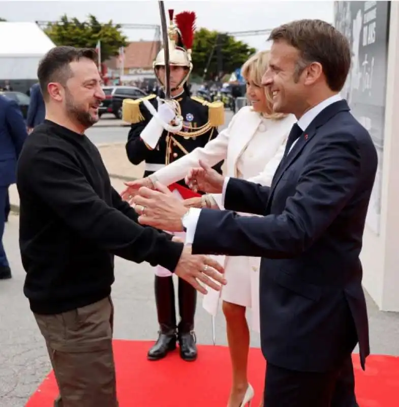 VOLODYMYR ZELENSKY EMMANUEL MACRON