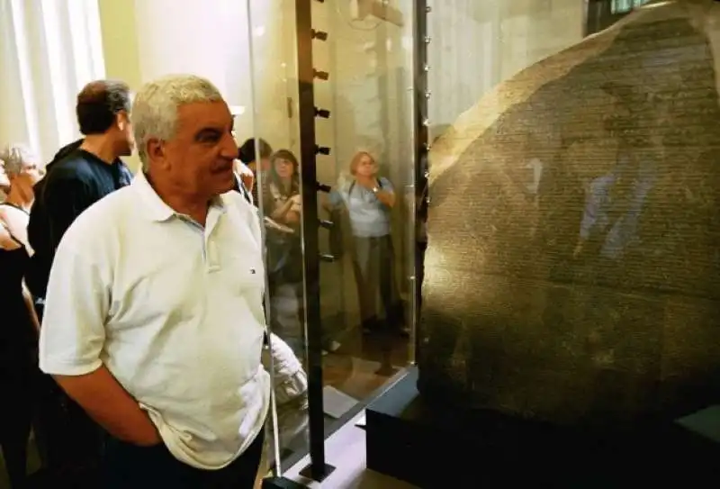 Zahi Hawass STELE DI ROSETTA 