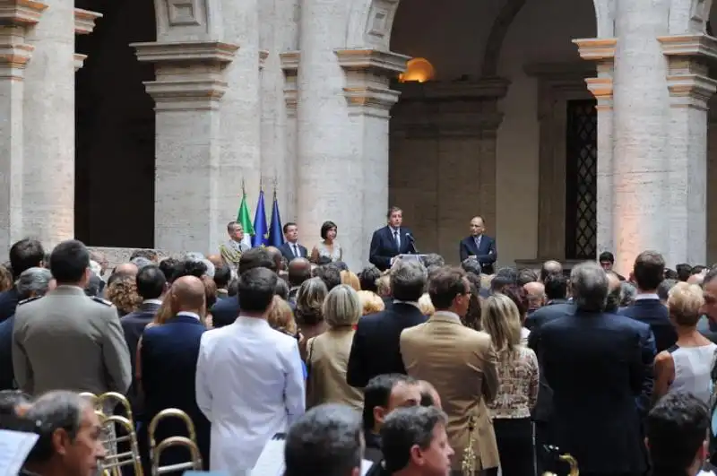 Ambasciatore Francese Alan Le Roy saluta gli ospiti 