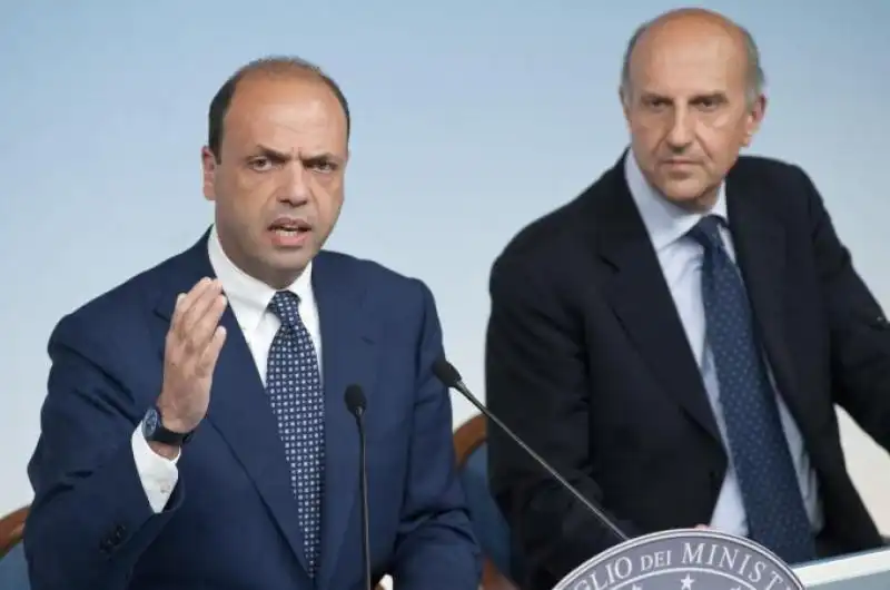 Angelino Alfano e il capo della polizia, Alessandro Pansa