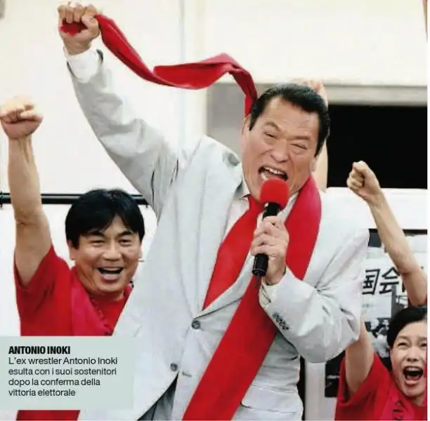 ANTONIO INOKI FESTEGGIA CON I SOSTENITORI DI SHINZO ABE