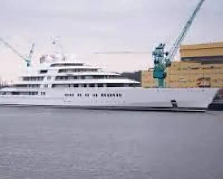 AZZAM IL SUPER YACHT DI AL WALEED BIN TALAL  jpeg