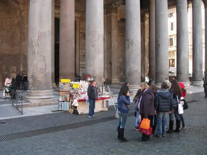 BANCARELLA PANTHEON