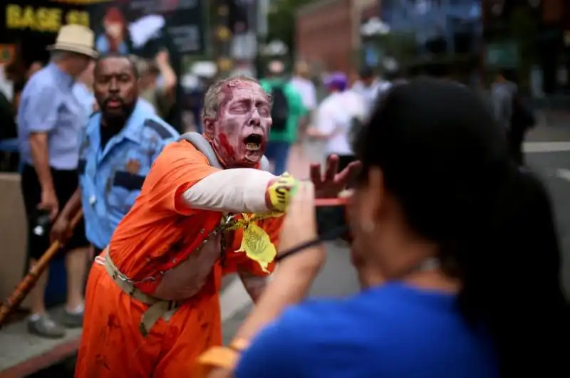 COMIC CON SAN DIEGO ZOMBIE 