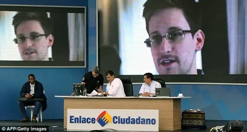 CORREA E SNOWDEN 